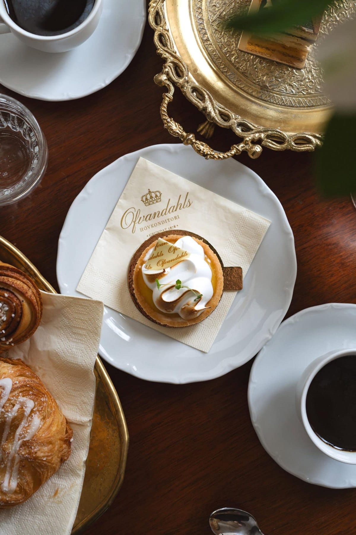 Bakelse och kaffe på Ofvandahls Hovkonditori i Uppsala